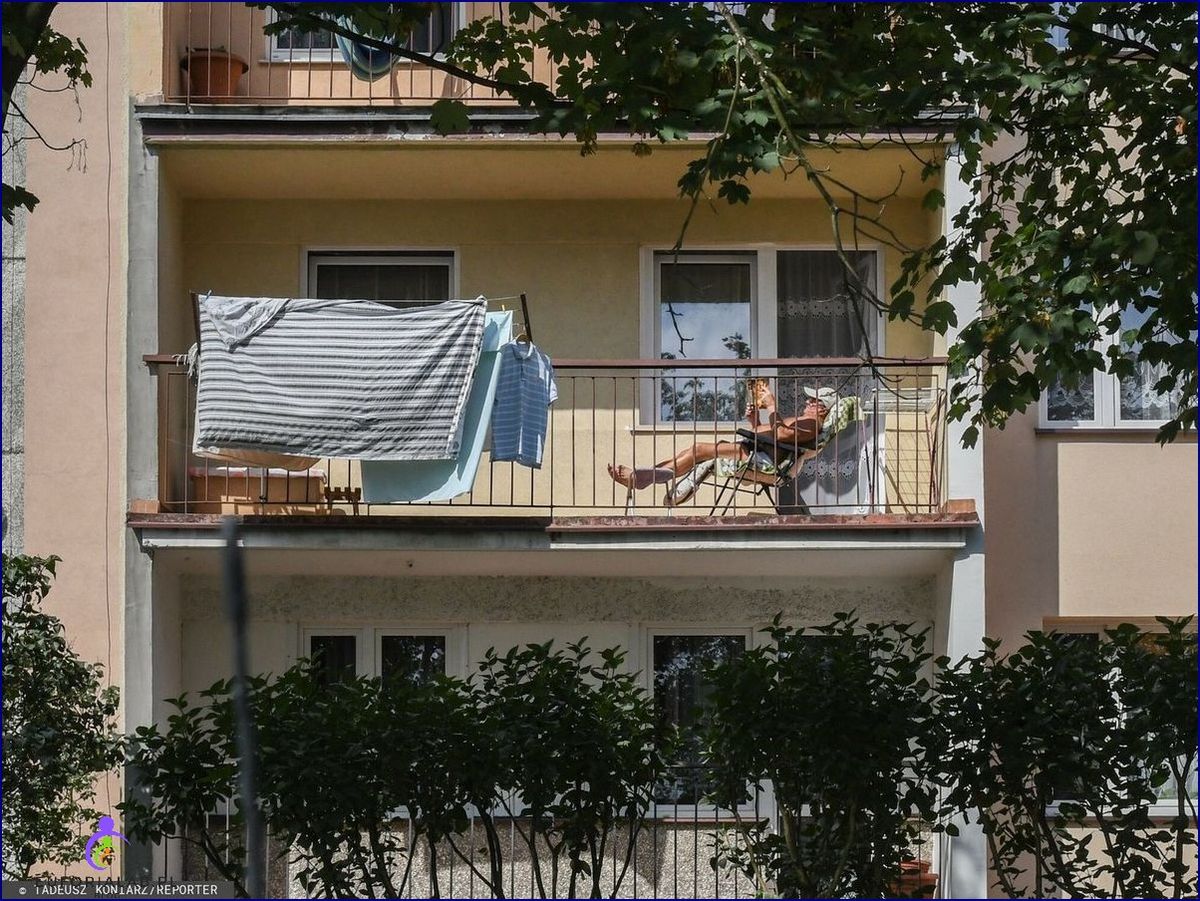 Planujesz opalać się na balkonie Lepiej to przemyśl Możesz dostać nawet 1500 zł mandatu